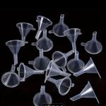 اقماع صغيرة بلاستيكية